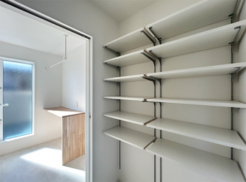 inώʐ^j
ʎƕꂽEߎ́AvCoV[Ȃg₷݌vBI̎[A^I⒅ւXbLЕt܂B