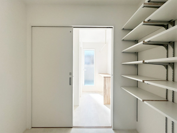 inώʐ^j
WĂAƎɂzvB
ʒEߎ𕪂邱ƂɂAƑłʃXy[Xgp鎖\B
󕨂אڂoRj[ւ܂B