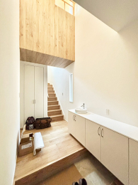 inώʐ^j
yԍH
ւɐ݂A邭JIȌ}̋ԂɁBKlɂSn悢LĂ炦AZ܂̈ۂʂGgXłB