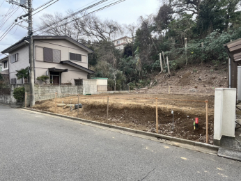 ���n�ʐ^�@2026�N2���B�e
���D�݂̃n�E�X���[�J�[�Ō��ݏo���܂��B
�����ʁA�Ԍ���12.8m