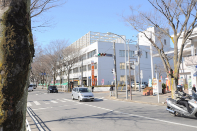 �D�����X�֋�820m